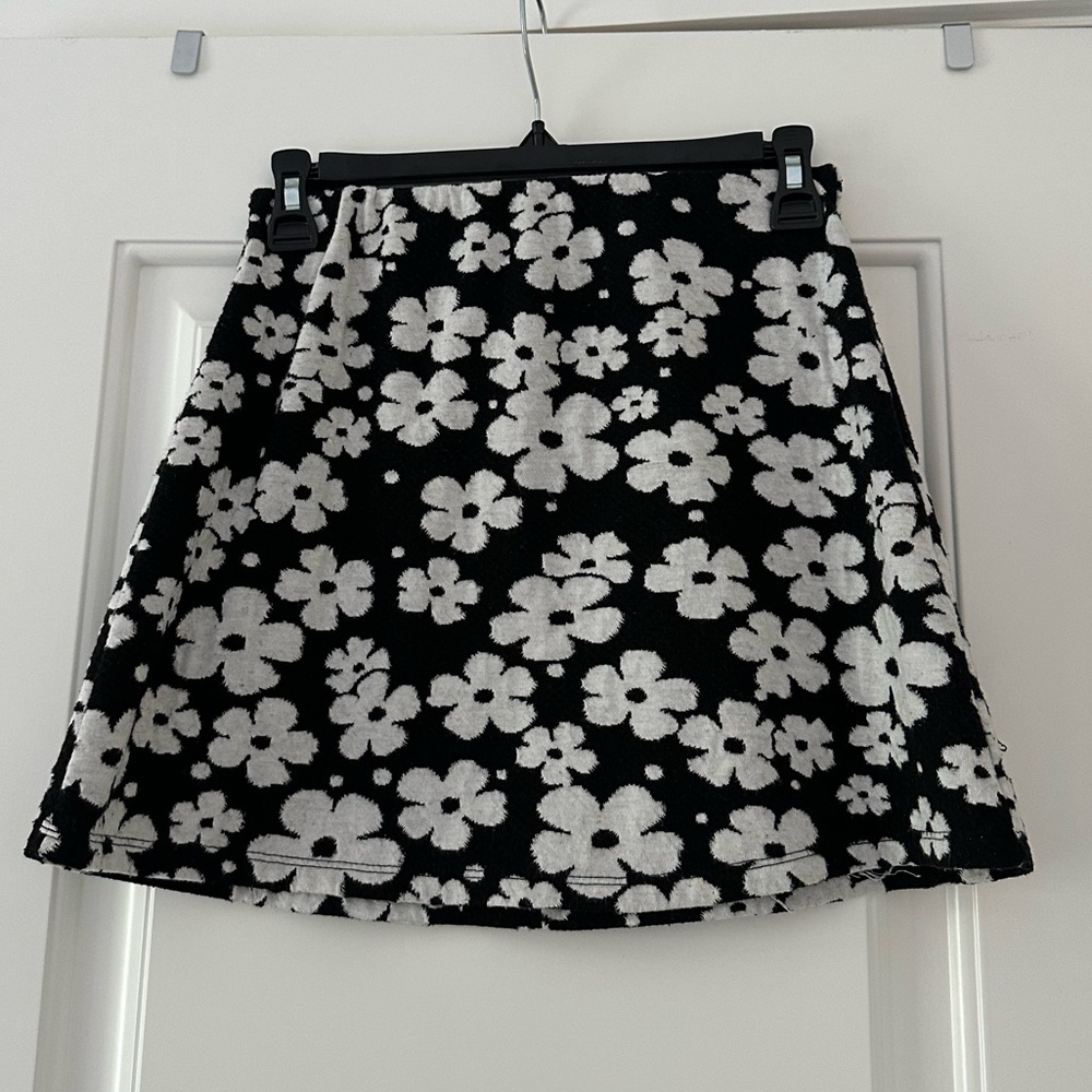 Adorable vintage urban flower skirt!